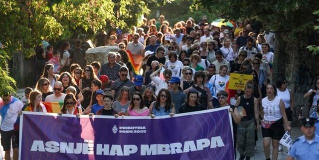 “Asnjë hap mbrapa,” në Prishtinë mbahet Parada e