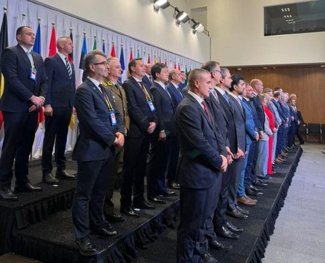 Pastrimi i parave dhe rekrutimi i të miturve online, Proda në