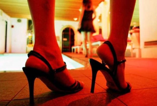 Dyshohen se shfrytëzuan të miturën për prostitucion në