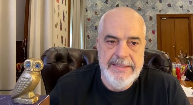 Arrestimet e ish-zyrtarëve të PS, Rama sulmon opozitën: