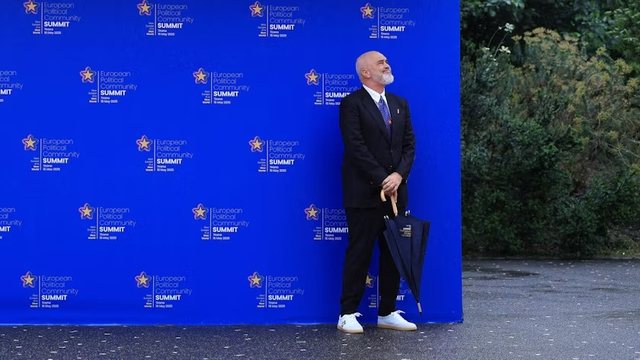 Gazeta gjermane: Rama, pikturë dhe pushtet! Tirana si “TiRama”?