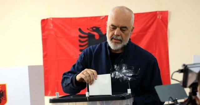 'Komedi'/ Rama për "Politico": Të punësosh
