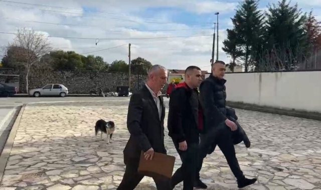 "Arrest me burg"/ Dhunuan 62 vjeçarin për një