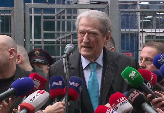 Berisha u paraqit në SPAK, zbardhet letra që i la oficerit të