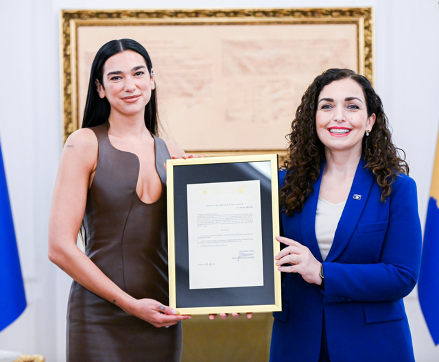 Dua Lipa merr nënshtetësinë e Kosovës, presidentja Osmani: