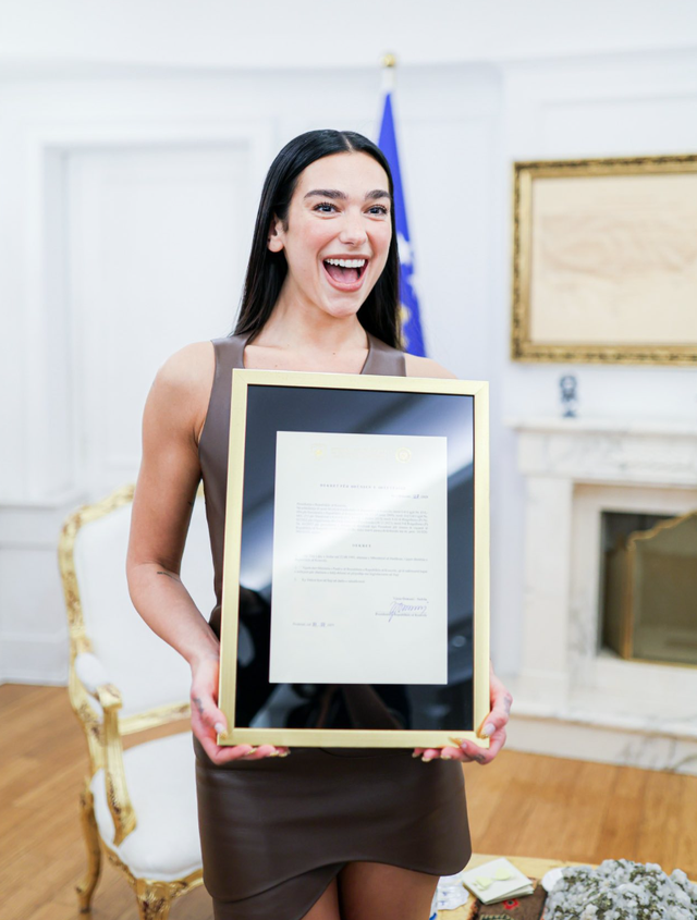 Dua Lipa merr nënshtetësinë e Kosovës, presidentja Osmani: