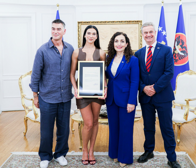 Dua Lipa merr nënshtetësinë e Kosovës, presidentja Osmani: