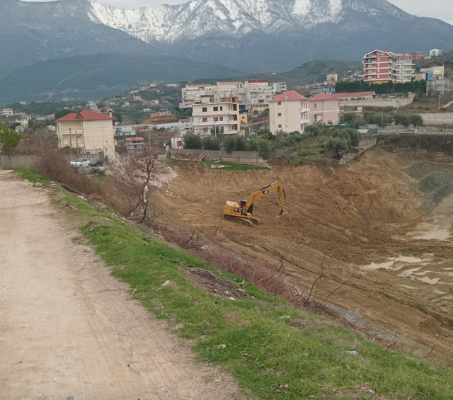 Kullat 30-katëshe në Liqenin e Farkës filluan para se të