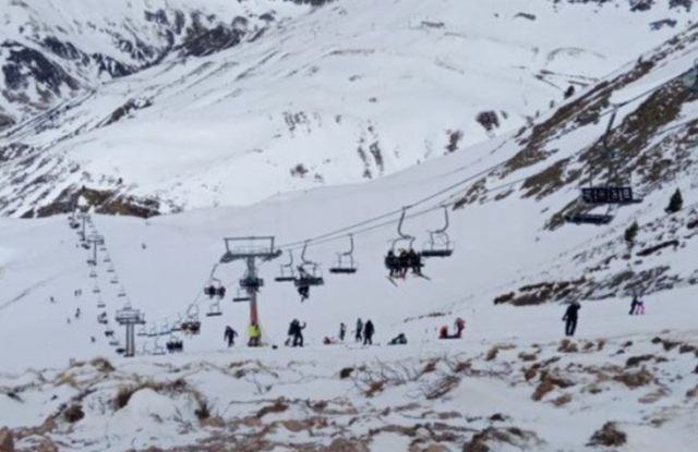 FOTOT/ Ngjarja e rëndë: Shkëputet teleferiku në pikën