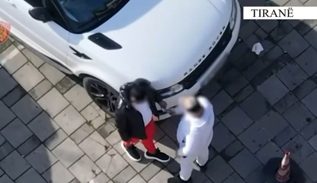 VIDEO/ Zbulohen pamjet se si policia futi në kurth grupin e drogës me