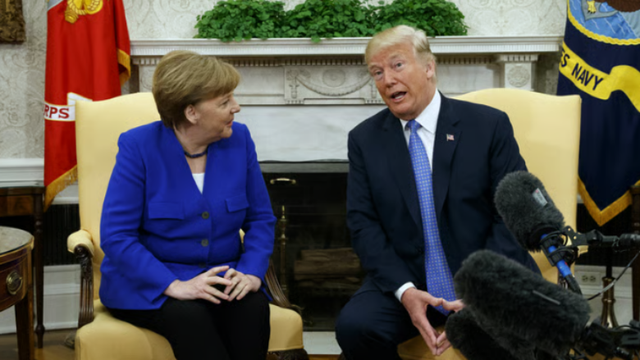 Pse Trump nuk dëshironte t’i shtrëngonte duart me Merkelin?