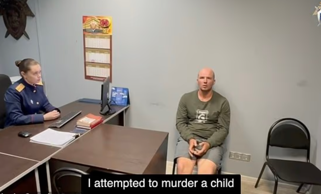 Video tronditëse/ Turisti ngre lart dhe përplas në tokë