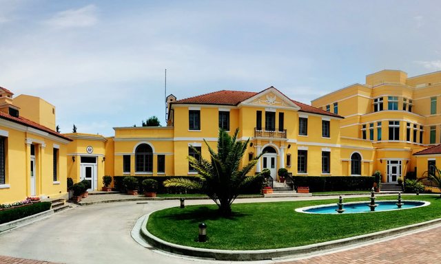 Ambasada e SHBA në Tiranë shpërndan mesazhin e Trump: Çdo
