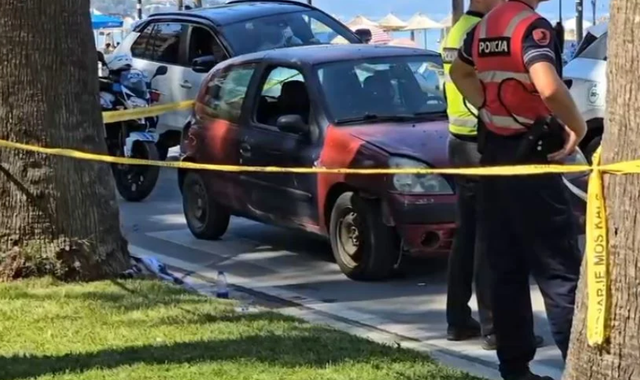 Aksident në Vlorë, i moshuari përplaset te vijat e bardha,