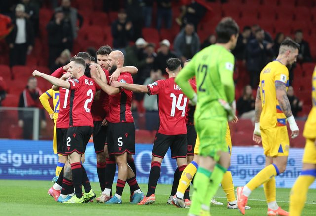 Shqipëria triumfon në shtëpi ndaj Andorrës me tre gola