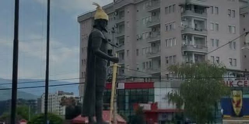 Reagime në Prizren për vandalizimin e shtatores së