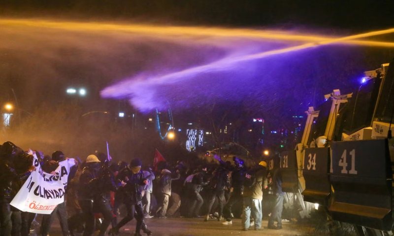 Protestat kundër arrestimit të kryebashkiakut të Stambollit,