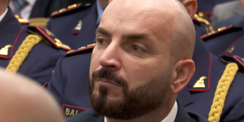 VIDEO/ Rishfaqet Gledis Nano në Policinë e Shtetit pas shkarkimit,