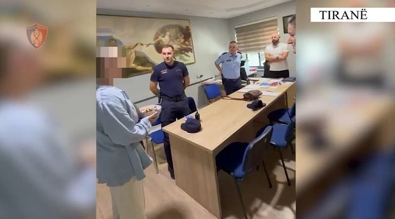 Policia kap &ldquo;skifterin&rdquo; q&euml; i vodhi &ccedil;ant&euml;n shtetases