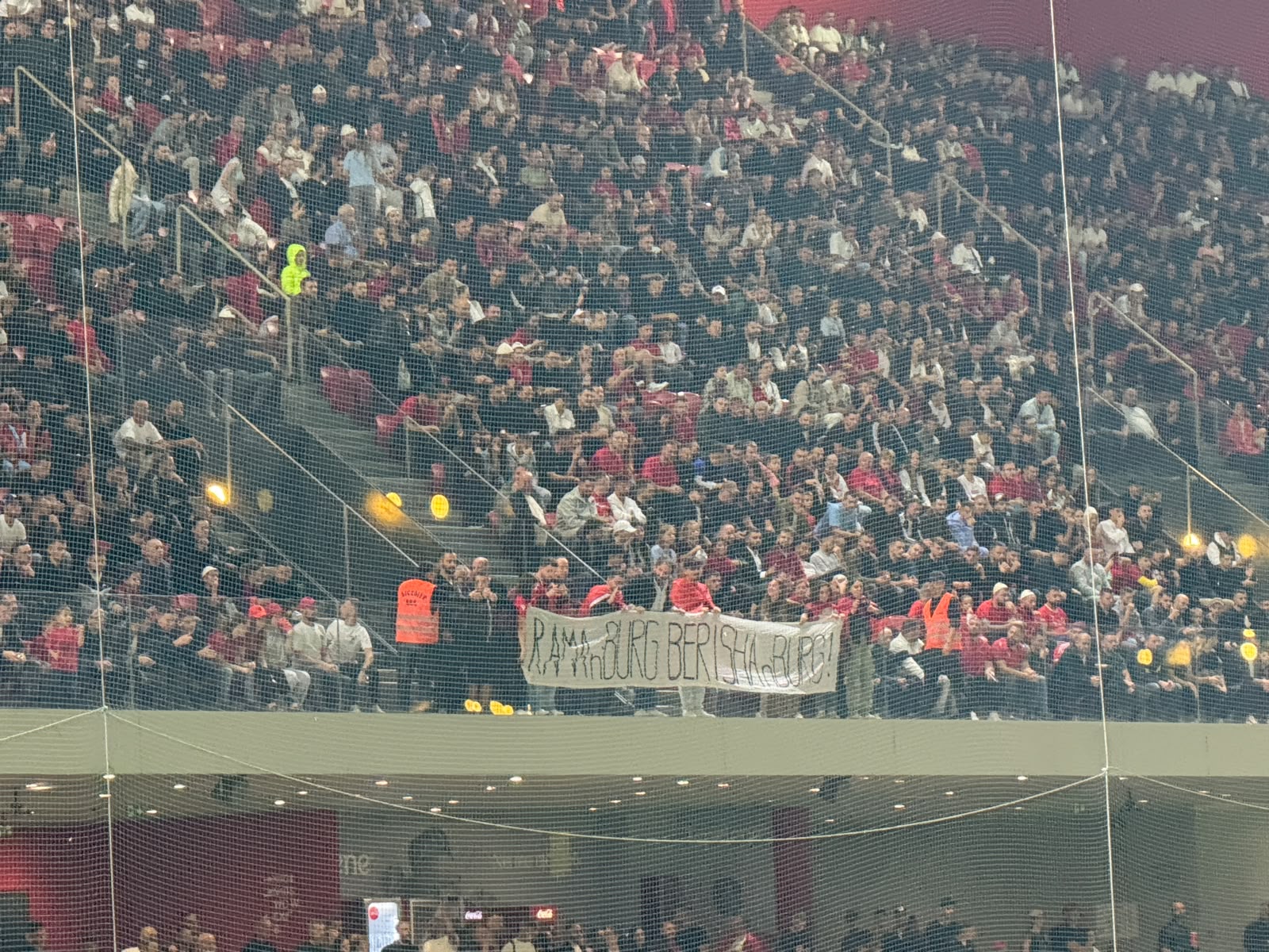 &ldquo;Rama n&euml; burg, Berisha n&euml; burg!&rdquo;/ Shpaloset baneri n&euml;