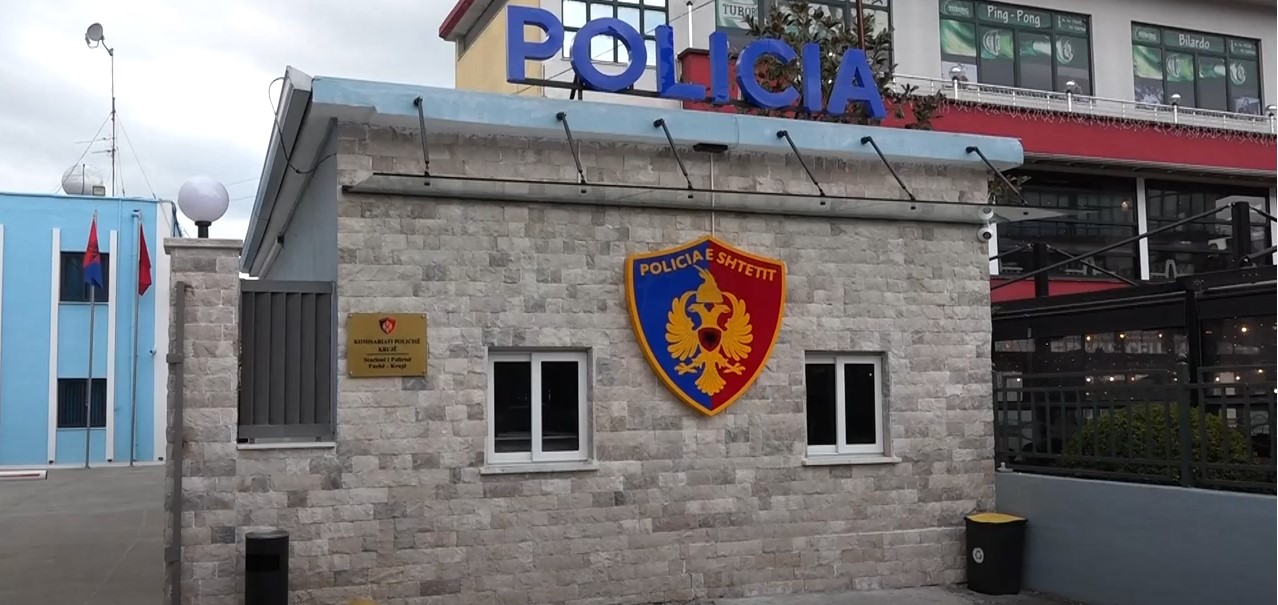 Kruj&euml;/ Dhunohet me shkop bejsbolli polici 19-vje&ccedil;ar! Dyshohet se