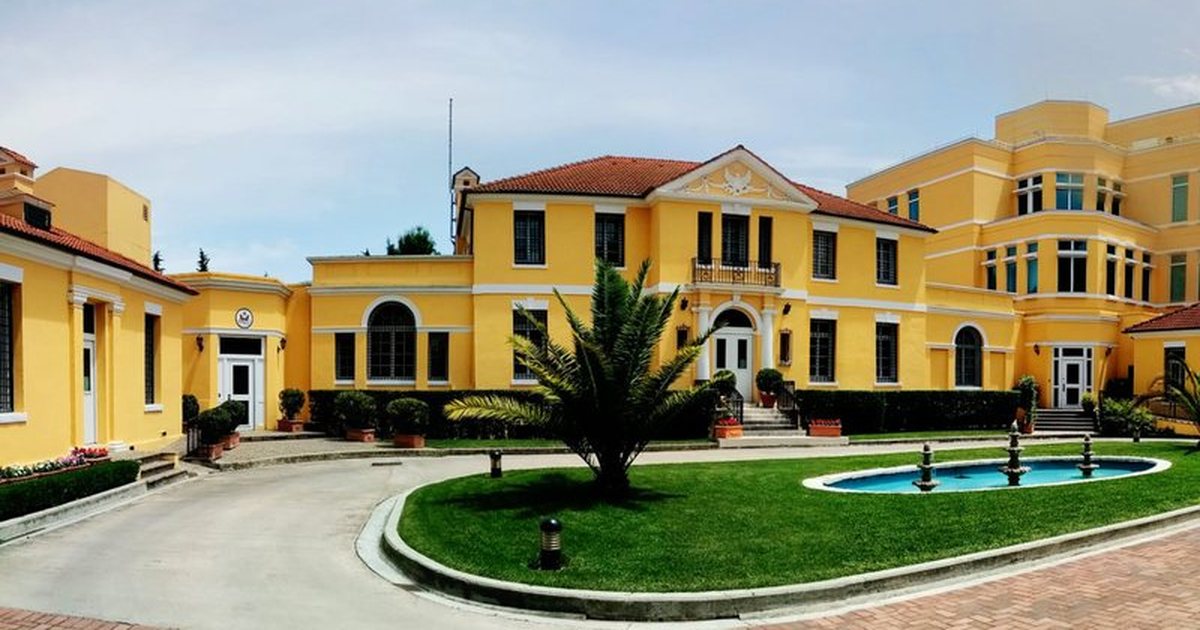Protesta e dhunshme/ Reagon ambasada e SHBA: Shmangni grumbullimet, situata mund